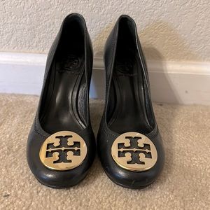 Black Tory Burch Miller pumps. Great used condition.